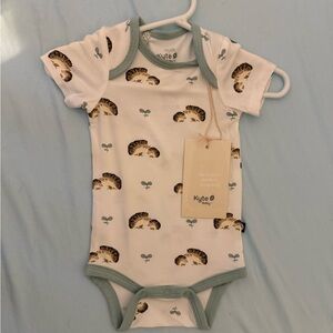 Kyte BABY Cream and Green Hedgehog Bodysuit